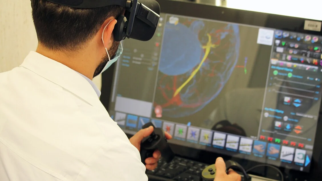 Na China, homem mantido vivo por quase 3 dias com fígado de porco antes de receber transplante humano