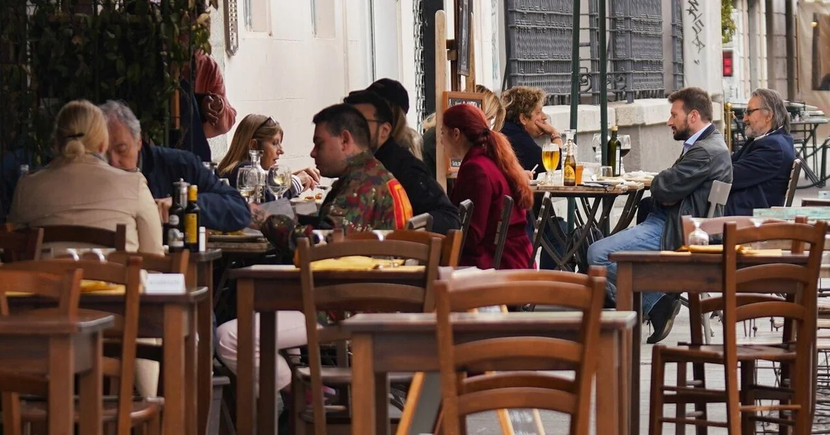 Comércio urbano se transforma: restaurantes e aluguéis de curta duração disparam, bares e lojas tradicionais recuam