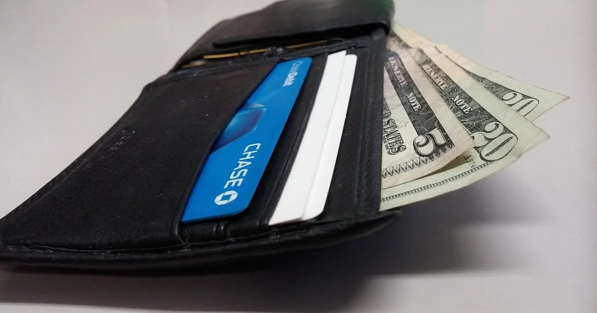 EUA: inflação anual mantém-se em 2,4% em fevereiro; inflação core em 2,5%