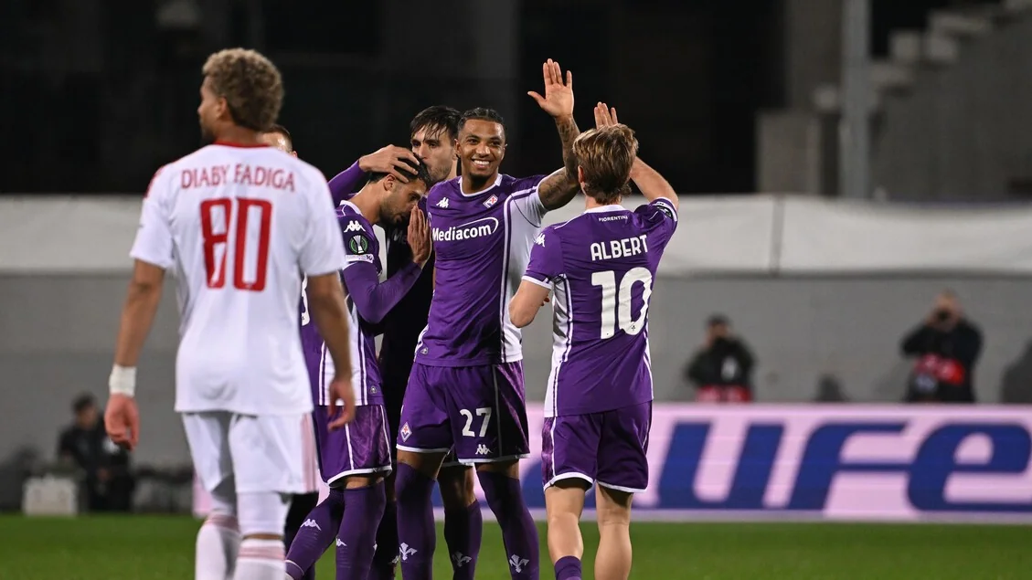 Fiorentina vira sobre Rakow e conquista vitória dramática na Conference League