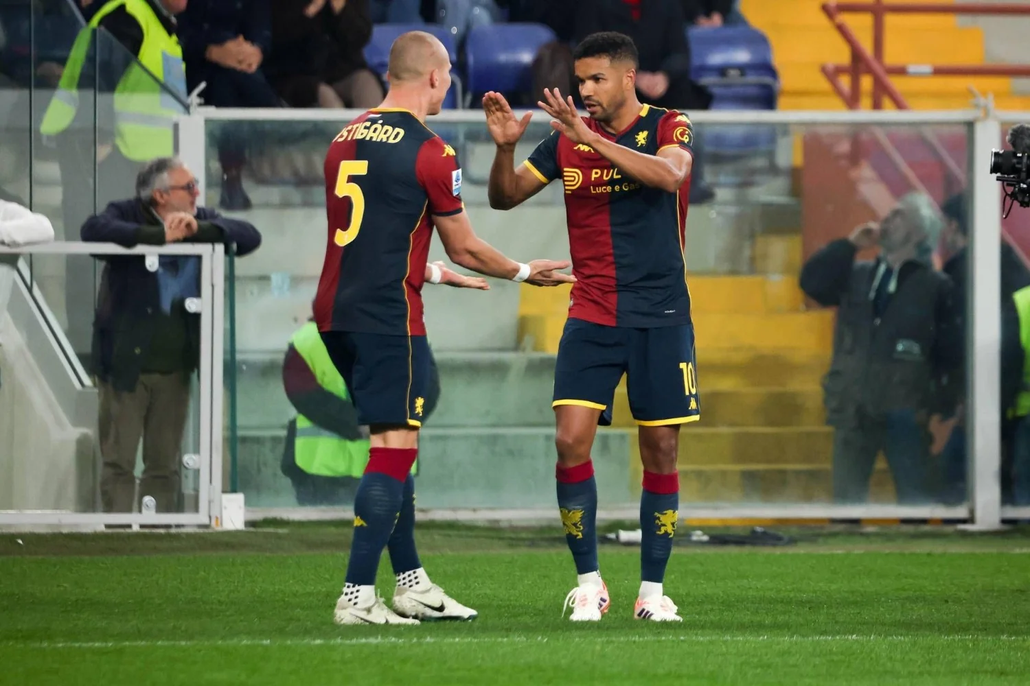 Genoa 2-1 Roma: De Rossi celebra vitória com Messias e Vitinha no Ferraris