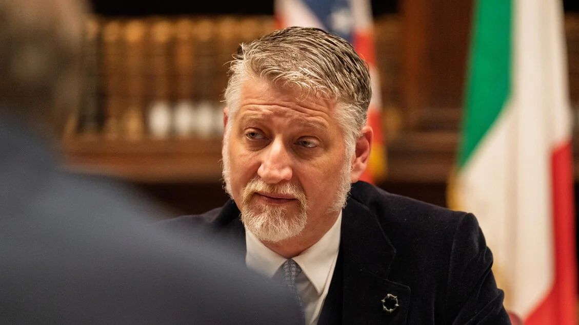 Giuli: a arte só é livre quando se opõe à autocrazia, diz Ministro na apresentação do pavilhão italiano