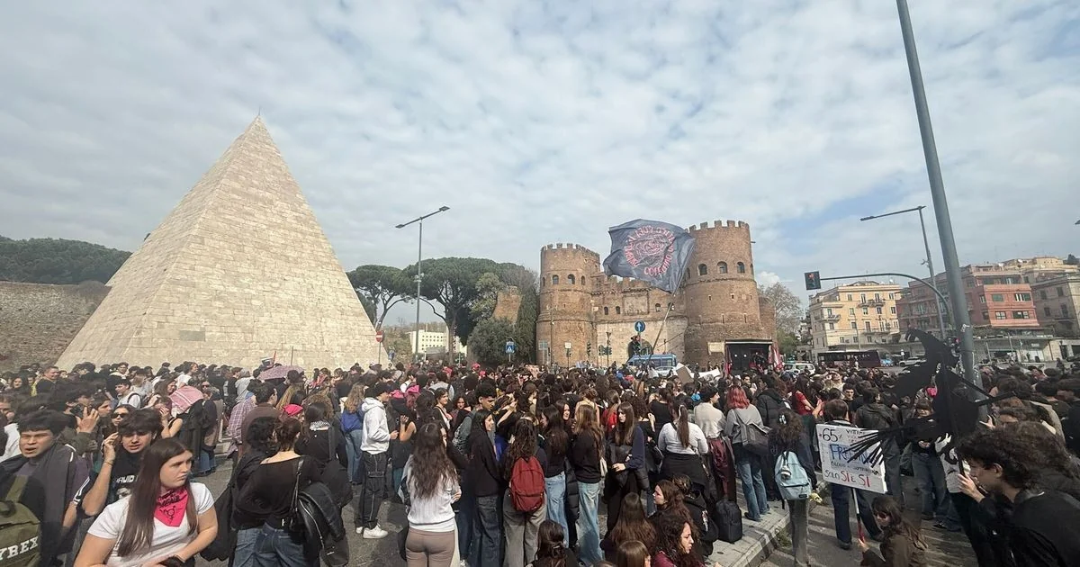 Greve geral de 24 horas mobiliza setores públicos e privados; transporte fica fora do bloqueio