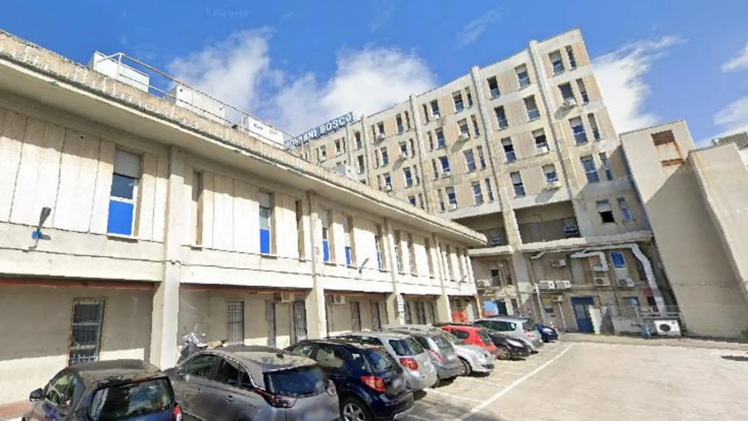 Homem que esfaqueou advogada em ônibus de Nápoles se suicidou no hospital