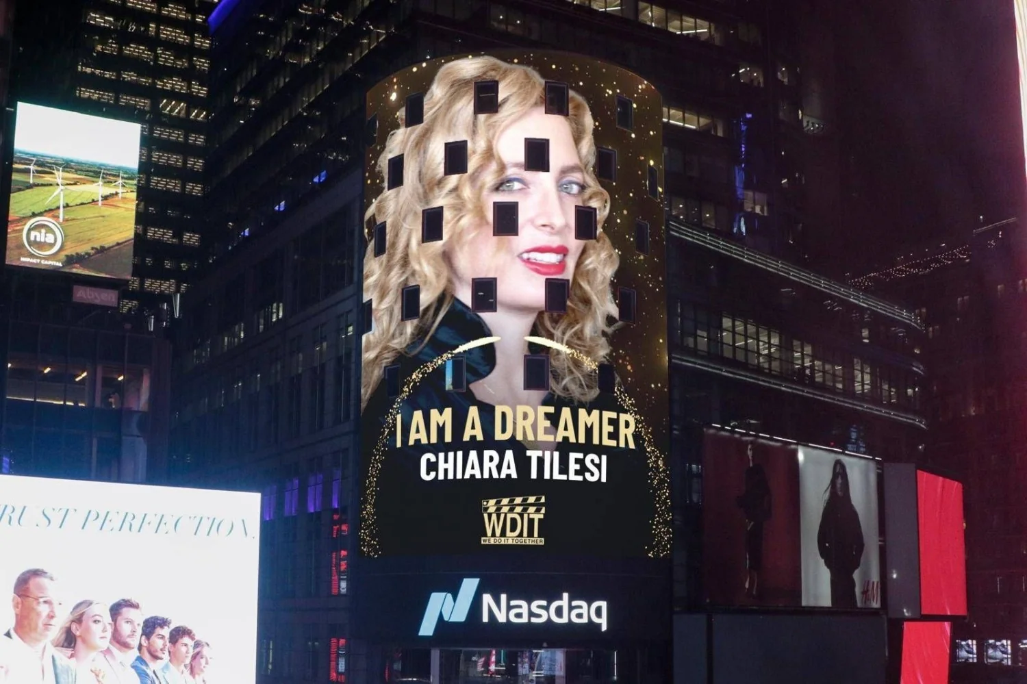 I AM: campanha de Chiara Tilesi ilumina Torre Nasdaq em Times Square no Dia Internacional da Mulher