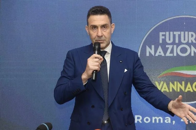 Falha no SEPA permite addebito de €1.218 no partido de Vannacci usando IBAN público