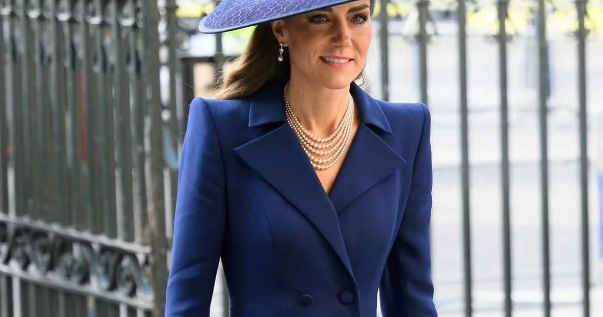 Kate Middleton reafirma postura institucional no Commonwealth Day em tom estratégico