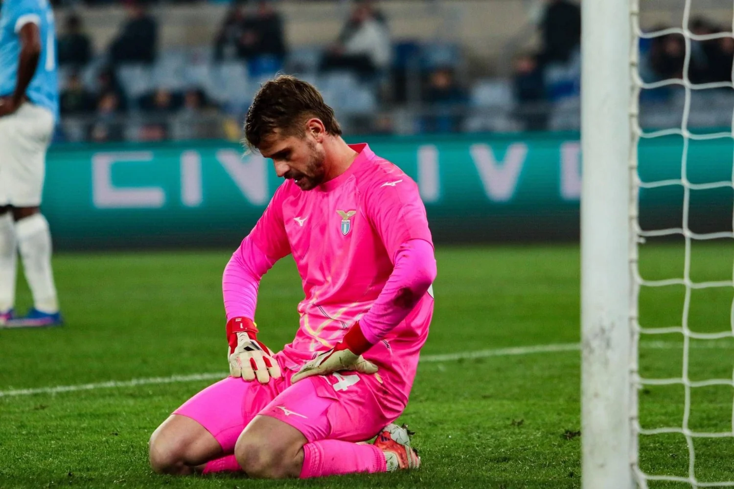 Provedel passa por cirurgia no ombro e está fora da temporada; Motta assume gol da Lazio