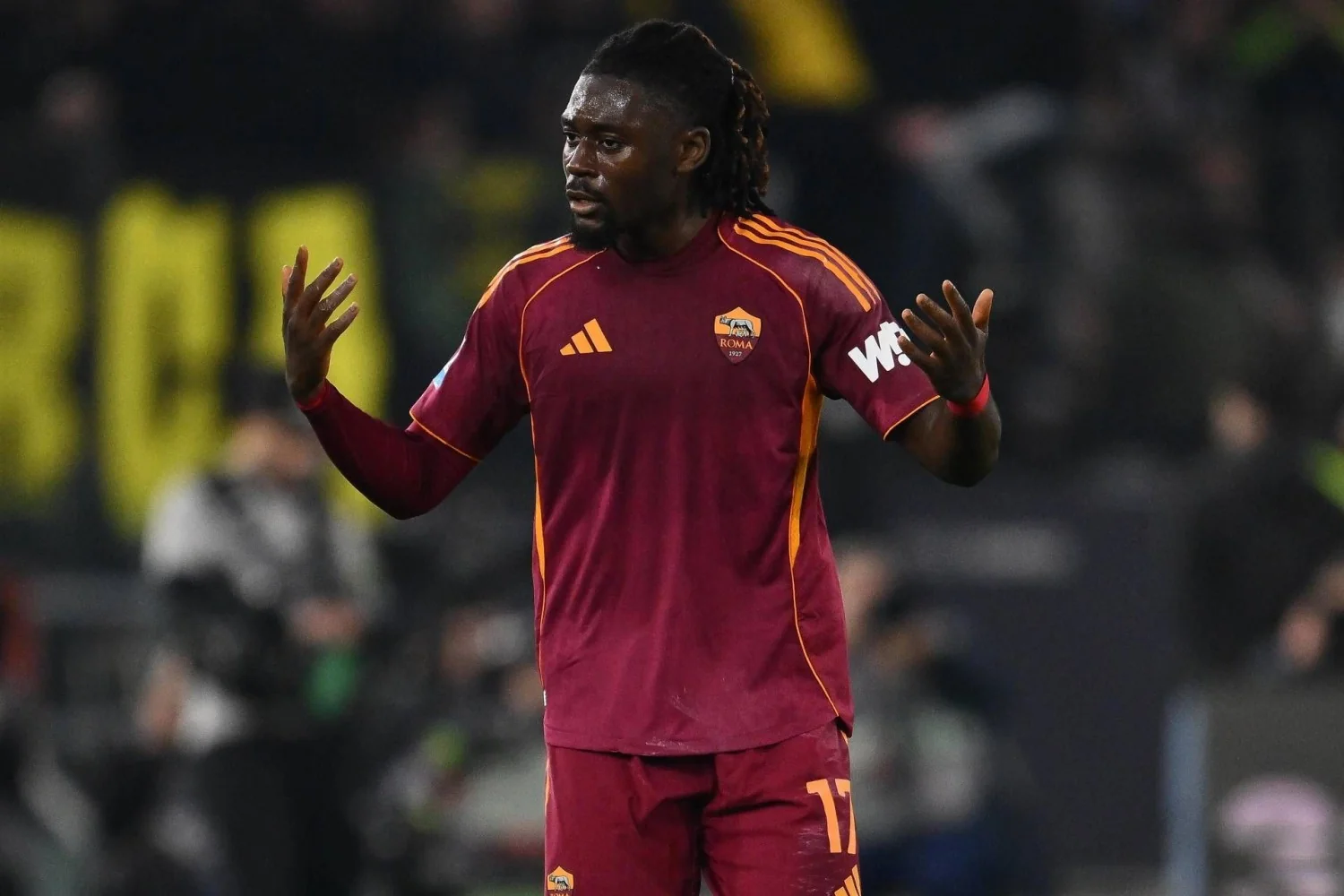 Koné sofre desgaste muscular e vira dúvida na Roma antes do jogo contra o Bologna