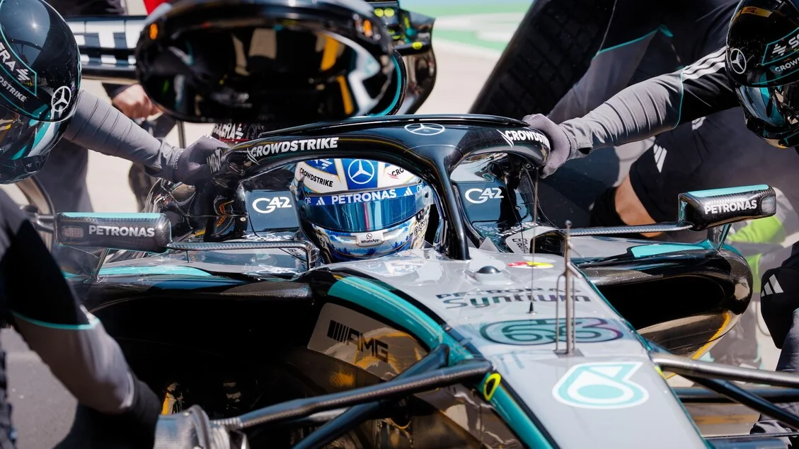 Mercedes reafirma domínio em Xangai: Russell conquista a pole da sprint ao lado de Antonelli
