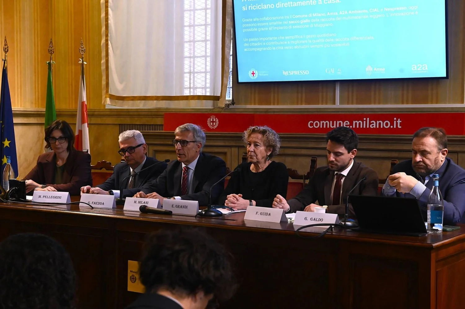 Milão autoriza cápsulas de café em alumínio no saco amarelo: avanço na reciclagem urbana
