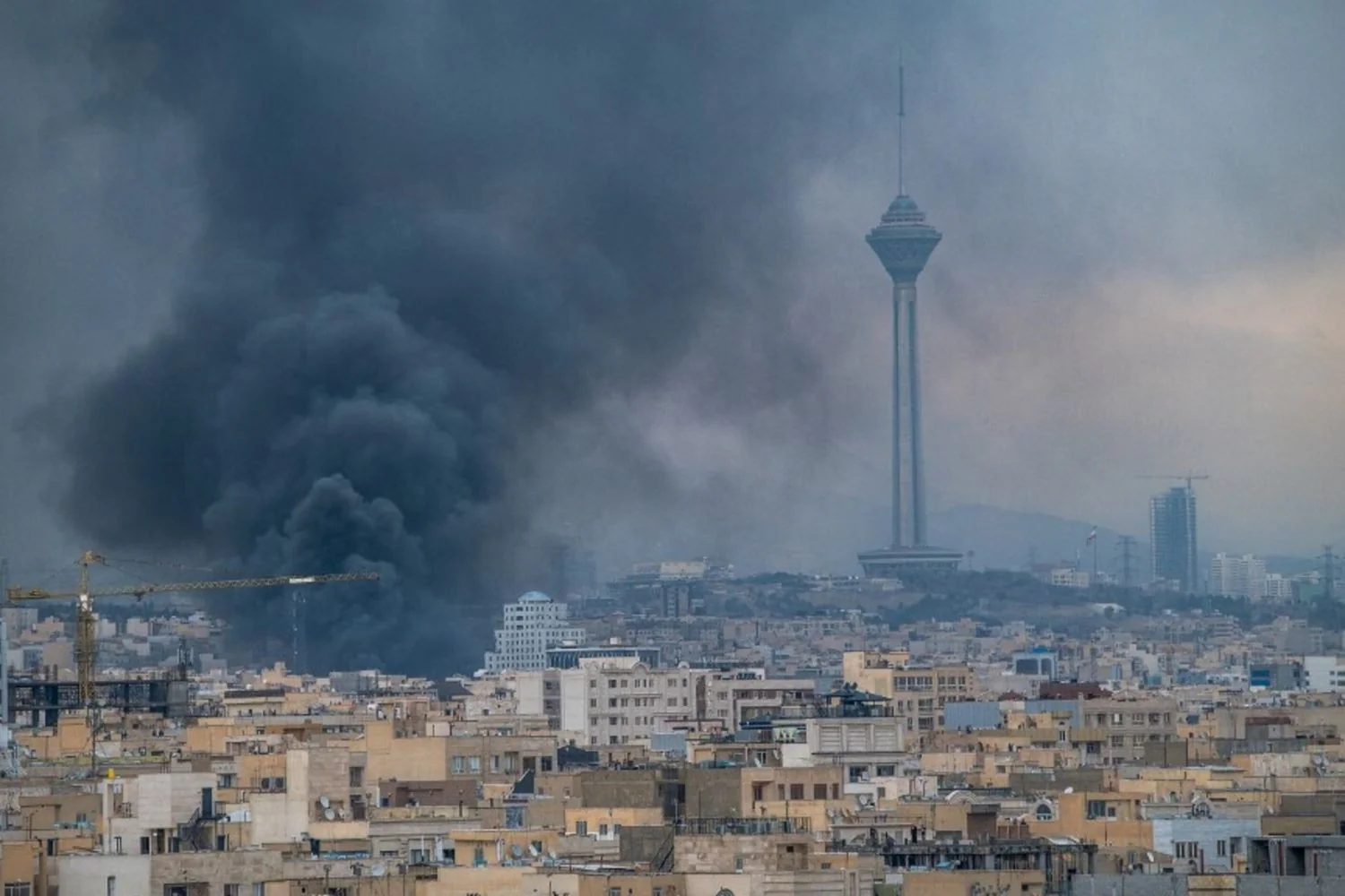 Mojtaba Khamenei assume liderança suprema do Irã; ataque de drone deixa 32 feridos no Bahrein