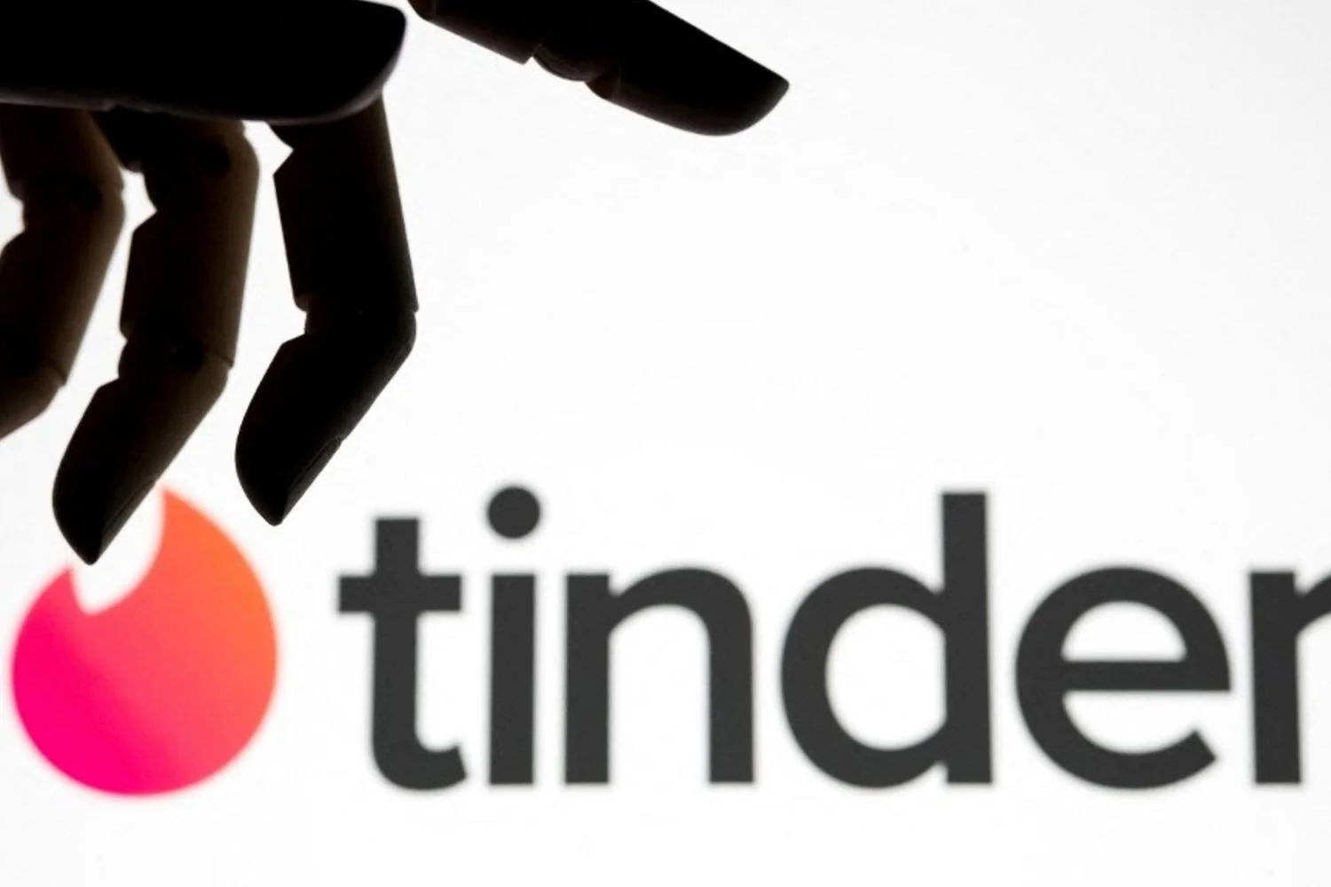 Os nove perfis que dominam o Tinder: estudo revela padrões visuais e influências de idade e gênero