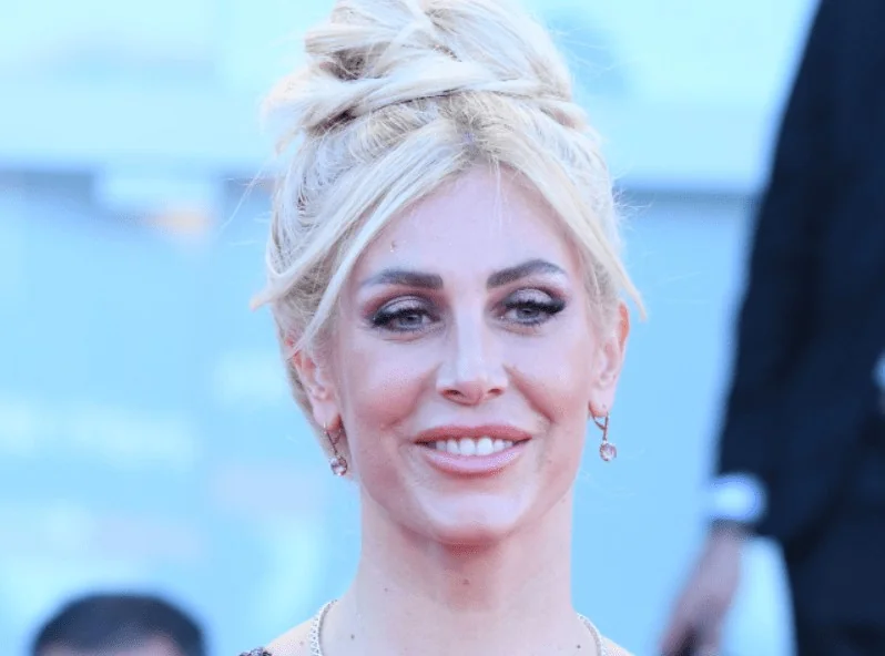 Paola Caruso no GF Vip: a mãe resiliente que parte para o reality deixando Michele no coração