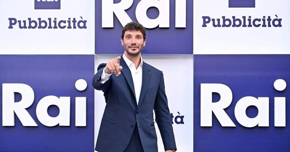 Rumores sobre Sanremo 2027: Carlo Conti insinua anúncio e nome de Stefano De Martino ganha força