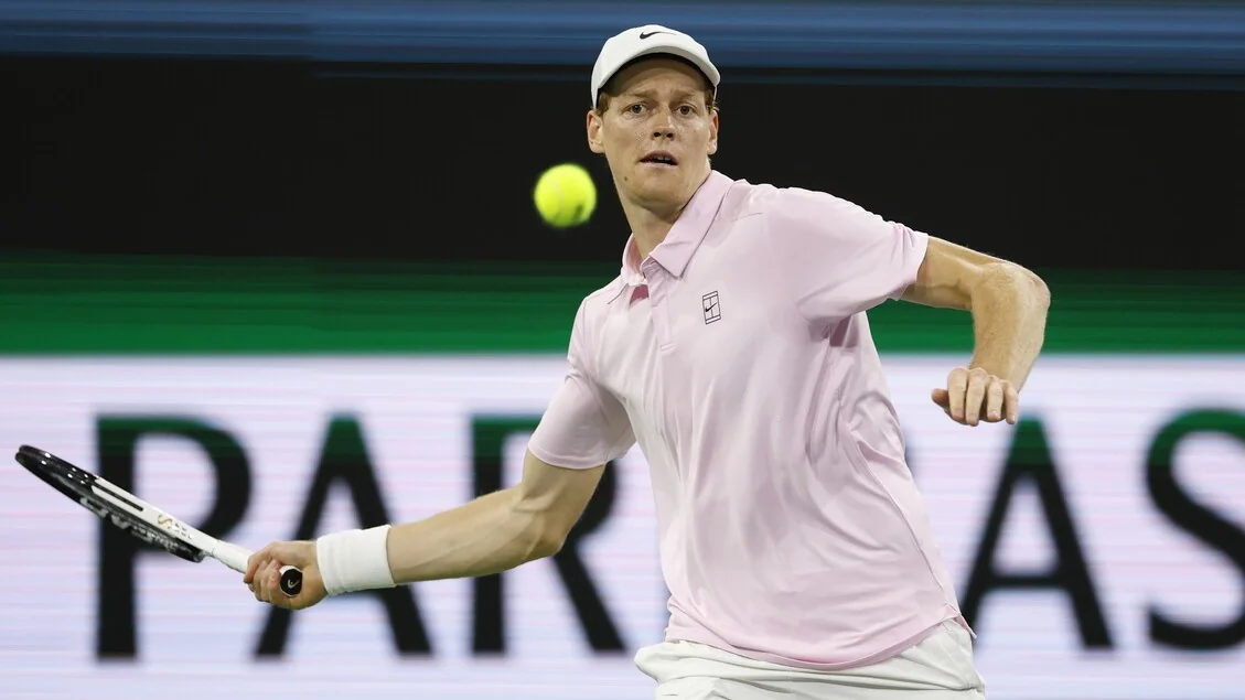 Sinner domina Shapovalov e avança aos oitavos em Indian Wells: análise sobre ritmo e ambição