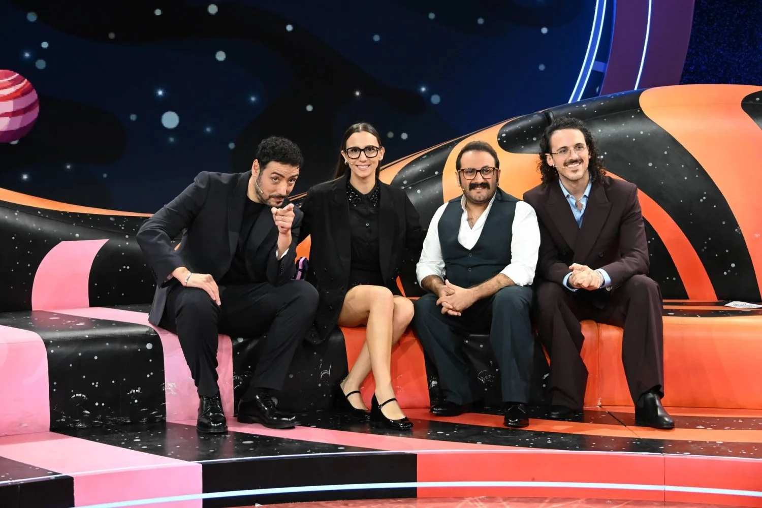 Stasera a letto tardi: The Jackal recebem Elettra Lamborghini, Clementino e Frank Matano em noite de crianças e candid cameras