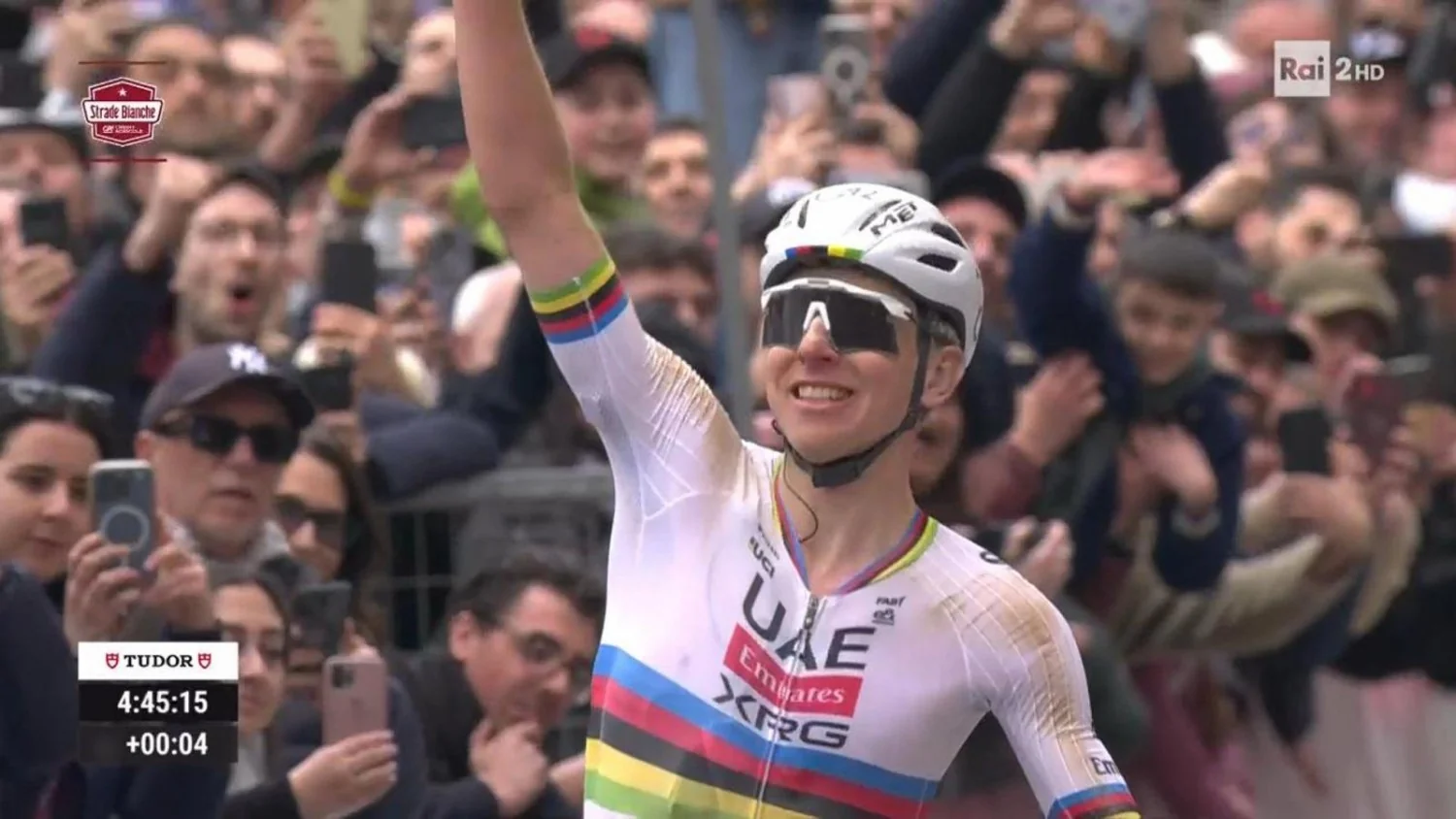 Tadej Pogacar faz história: quarto triunfo nas Strade Bianche e domínio absoluto na Toscana