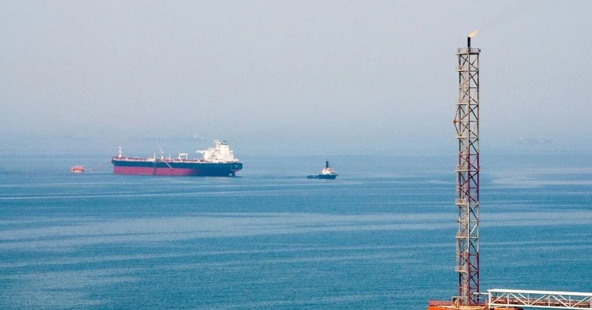 Superpetroleiros desviam rota pelo Mar Vermelho rumo a Yanbu para evitar Estreito de Hormuz