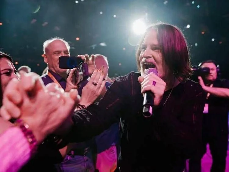 Tommy DeCarlo, a voz que saiu das redes para os palcos do Boston, morre aos 60 anos