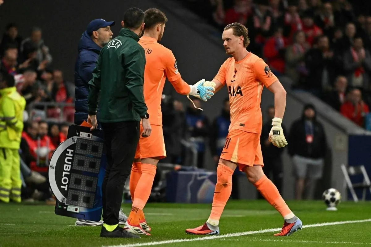 Tudor erra na Champions: escala Kinsky, sofre gafe e recorre a Vicario aos 17 minutos