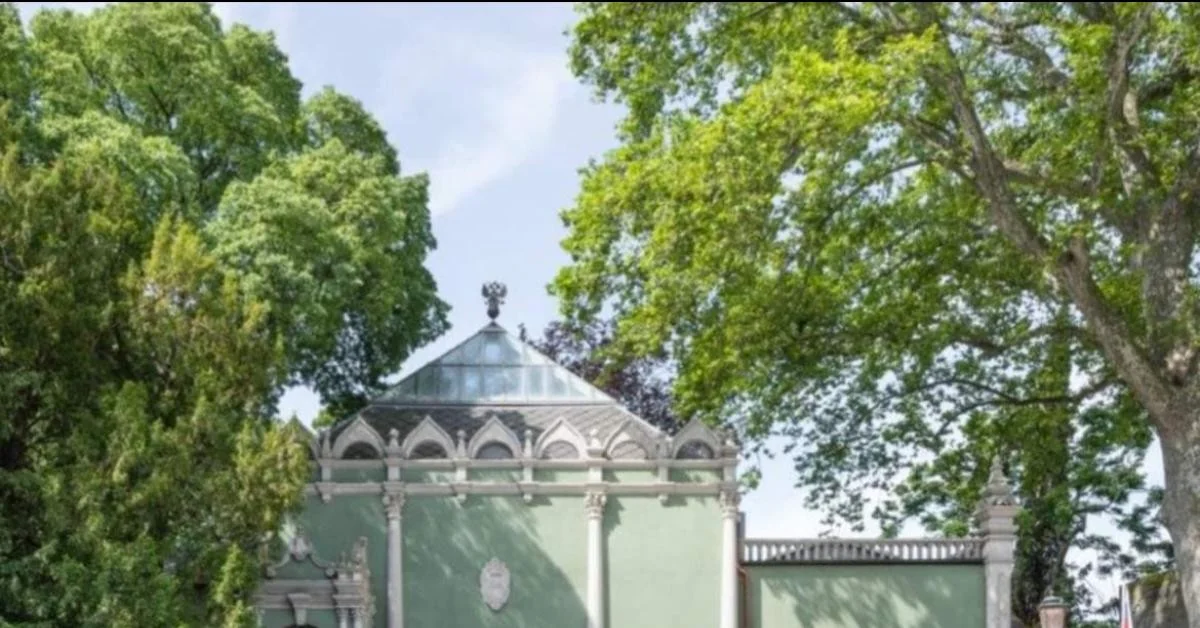 UE ameaça cortar €2 milhões à Fondazione La Biennale após retorno da Rússia à Biennale di Venezia 2026