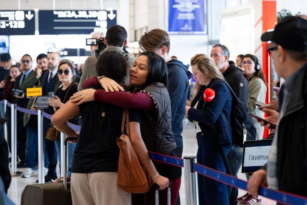 UE aciona rescEU e traz 356 cidadãos europeus do Médio Oriente para a Romênia