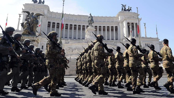 Como é composto o exército italiano?