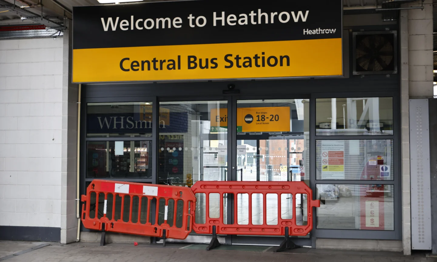 Heathrow Enfrenta Apagão: Mais de 1.350 Voos Afetados