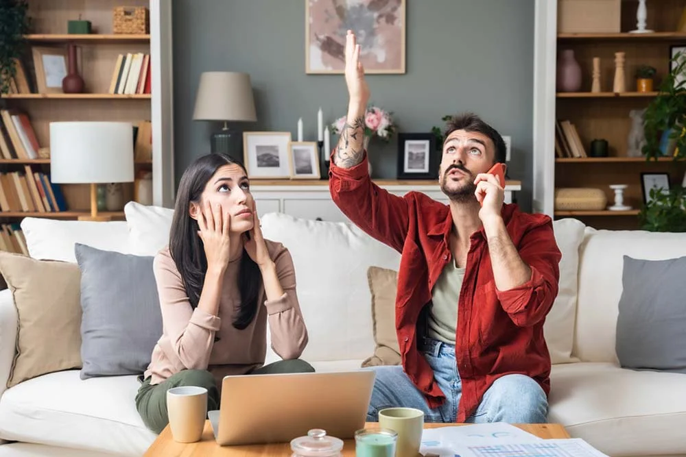 Barulho, Invasão e Assédio: O Que a Lei Italiana Permite Denunciar