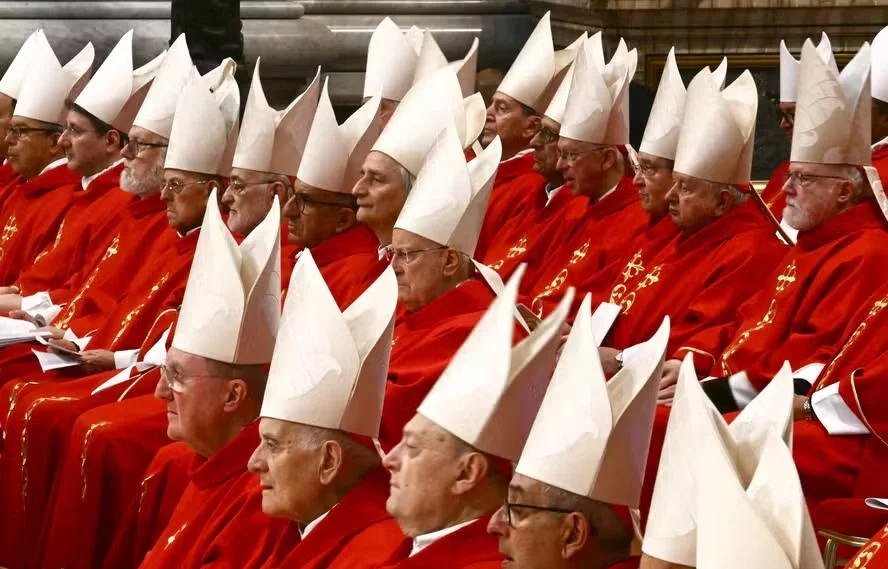 Novo Papa: Vaticano Vive Dia Histórico com Primeira Votação no Conclave
