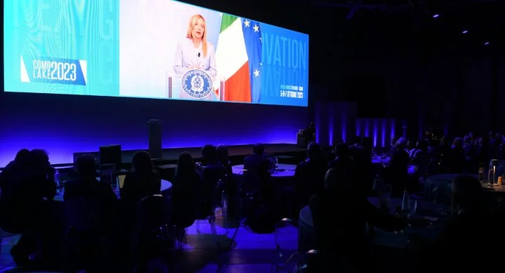 Liderança Internacional: Giorgia Meloni e a Revolução da IA