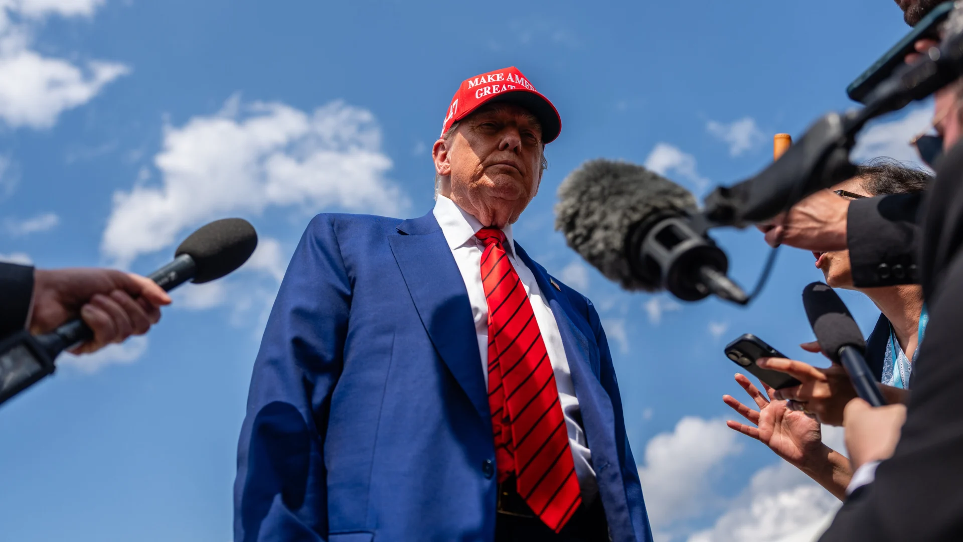 Tensão no Oriente Médio: Acusações Mútuas, Trégua Frágil e o Tabuleiro Geopolítico com Trump e Netanyahu