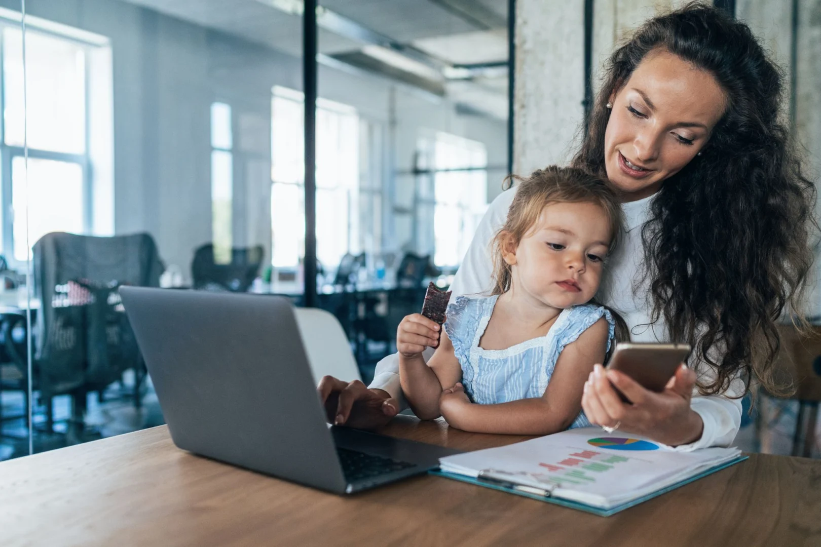 Bônus para Mães de 2025 já está em vigor: €40 por mês para mulheres trabalhadoras
