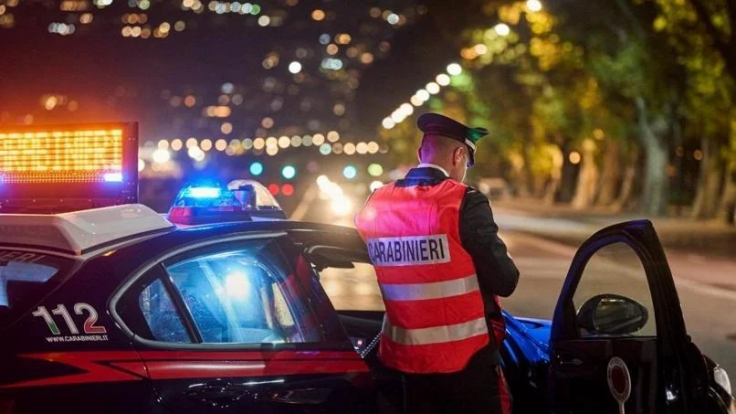 Perseguição entre Cambiano e Trofarello: Carabinieri disparam no ar para deter Seicento com duas jovens