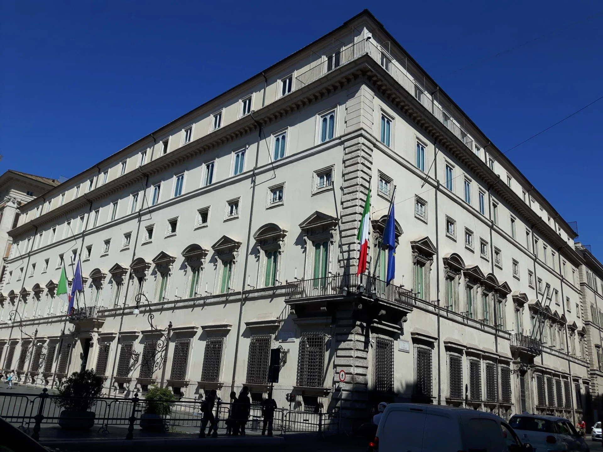 Imigração: Meloni reforça papel da Itália na UE com avanços sobre repatriamento e lista de países seguros