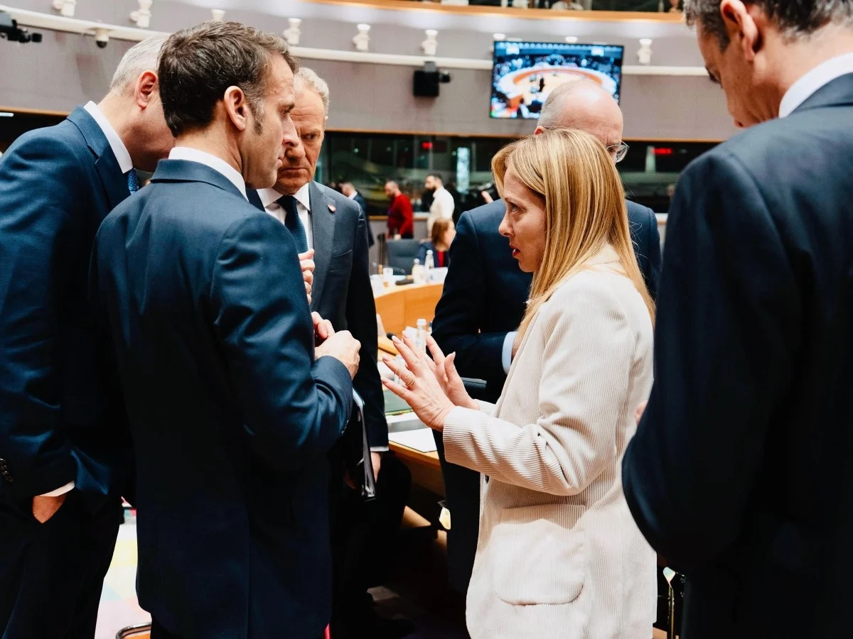 Meloni em Bruxelas: 19 horas de negociação e a dupla vitória sobre Mercosul e uso de ativos russos