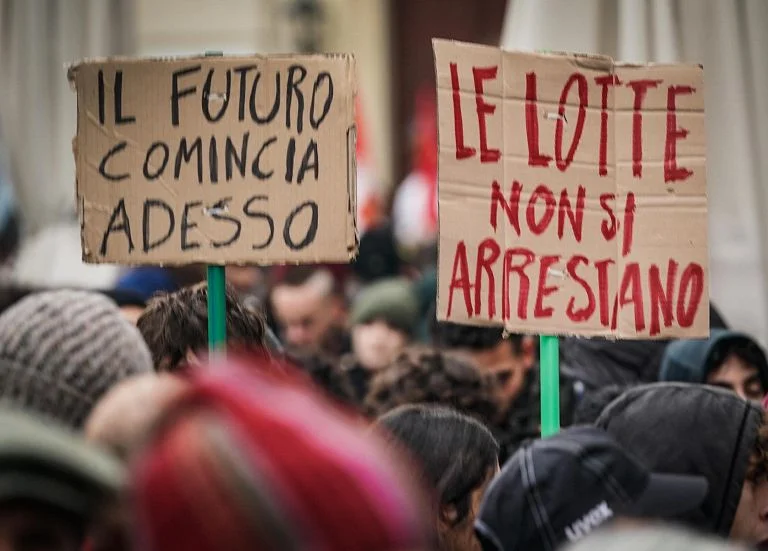 DIRETTA - Torino, partito il corteo per Askatasuna. Piantedosi: avanti con gli sgomberi — rainews.it