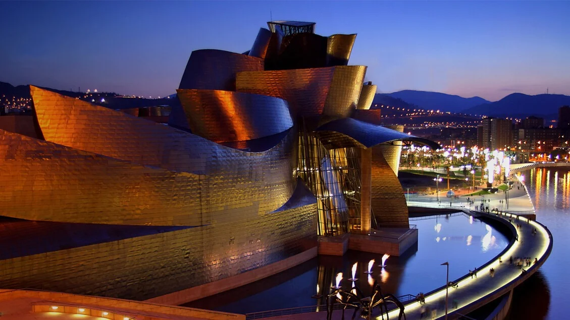 Roteiro pelas Obras de Frank Gehry: Viagem Apaixonada pelo Arquitetura-Escultura