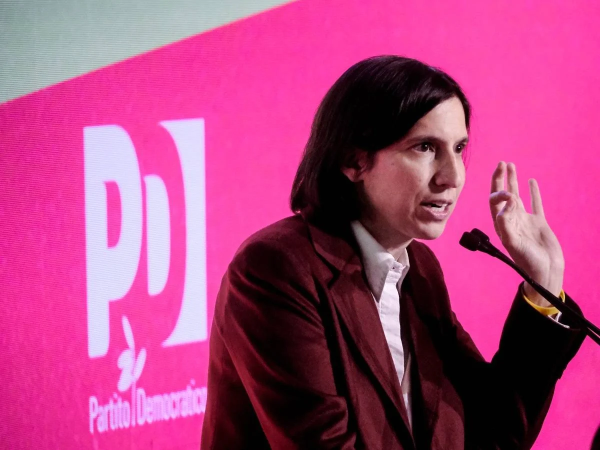 Elly Schlein pode se queimar aos 40: comparação com Cinquetti e o dilema da liderança à esquerda
