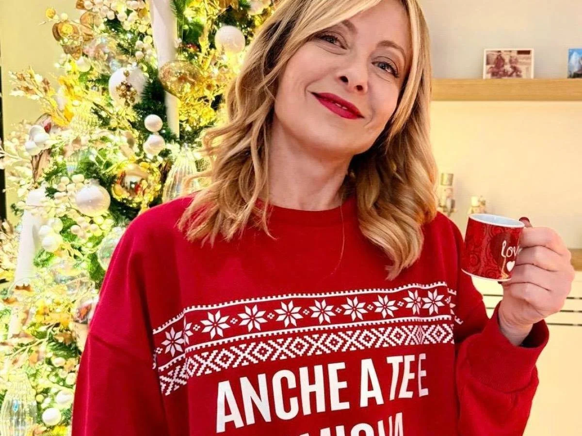 Giorgia Meloni publica foto natalina nas redes: 'Anche a te e famiglia' e faz votos aos italianos