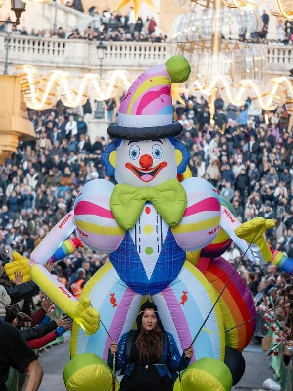 Rome Parade: 1° dell’anno tra le meraviglie del centro Roma con cultura, bande, gioia e spettacolo — rainews.it