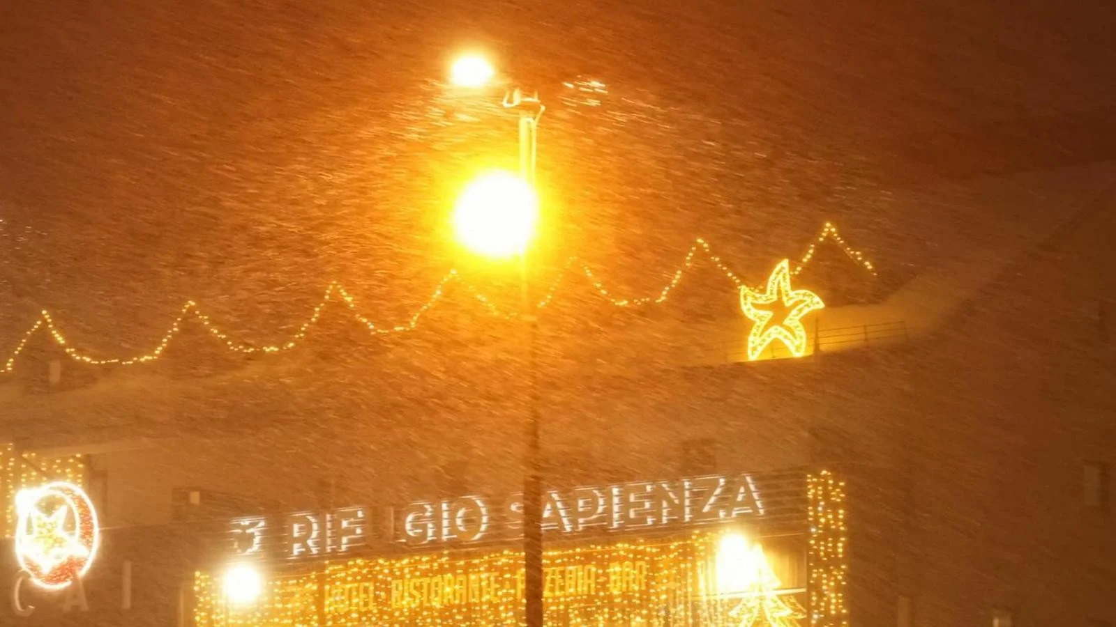 Etna coberto de neve no Ano Novo: imagens impressionantes registradas por drone