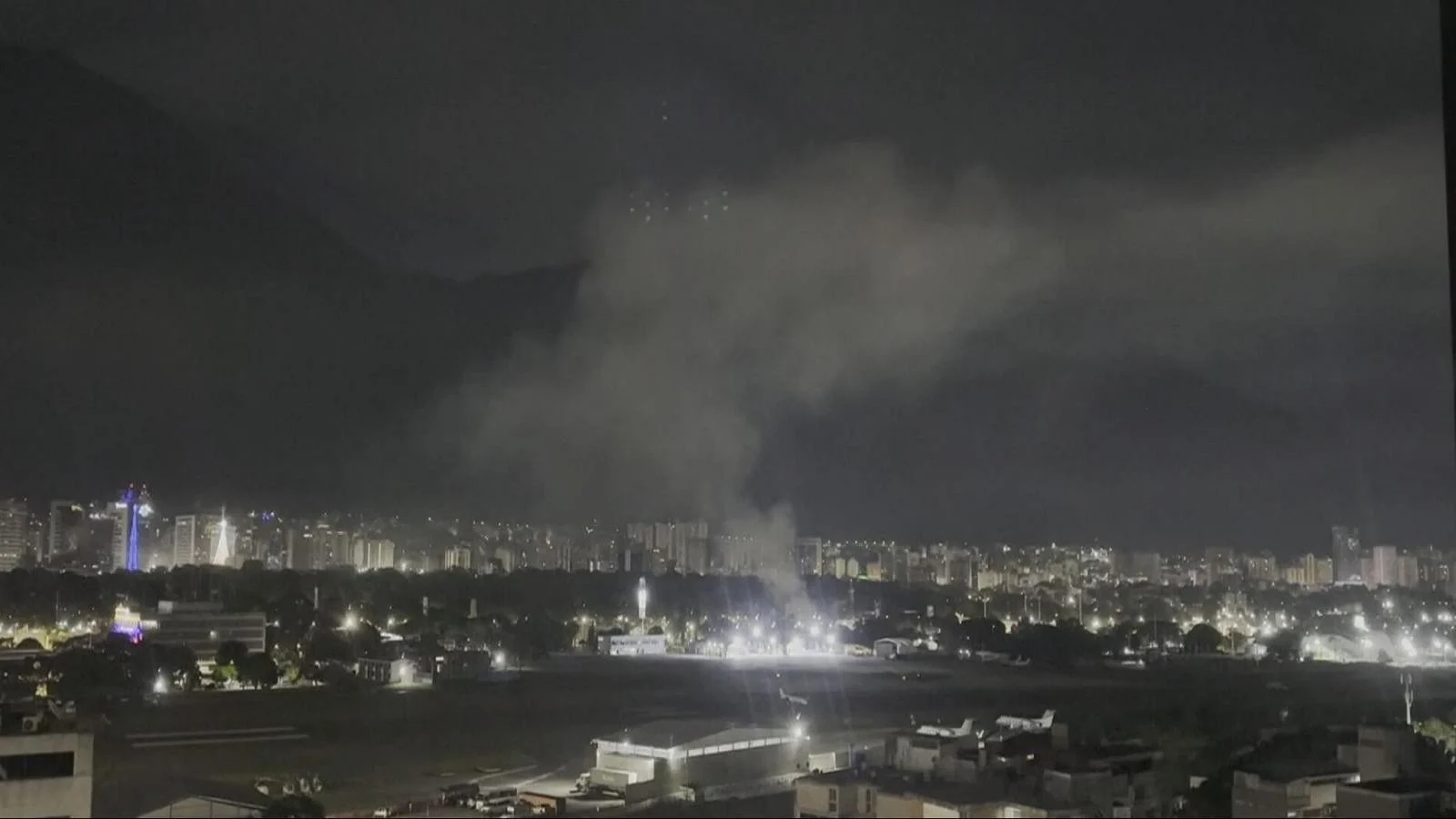 Fortes explosões atingem Caracas; Governo denuncia 'grave agressão militar' dos EUA