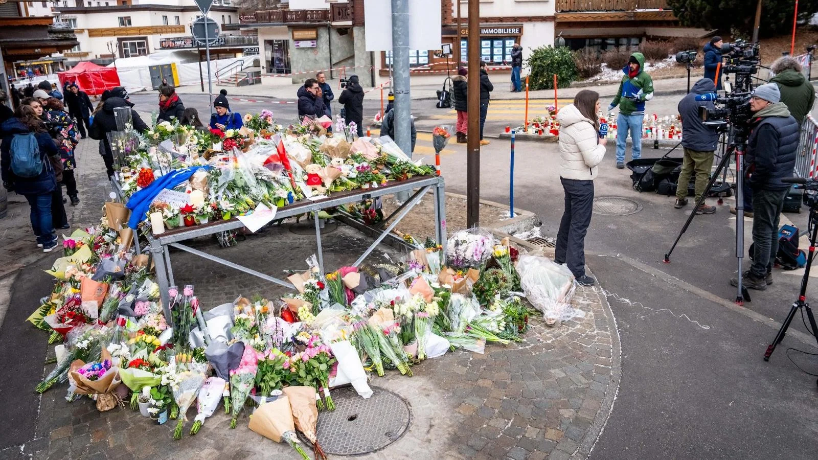 Incêndio em Crans-Montana: 40 mortos e ainda seis jovens italianos não identificados; segurança sob investigação