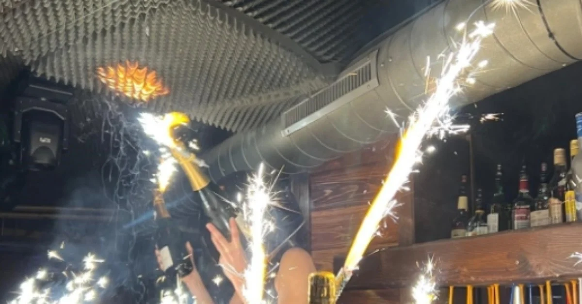 Crans‑Montana: painéis altamente inflamáveis e única saída de 1 m no centro da investigação suíça