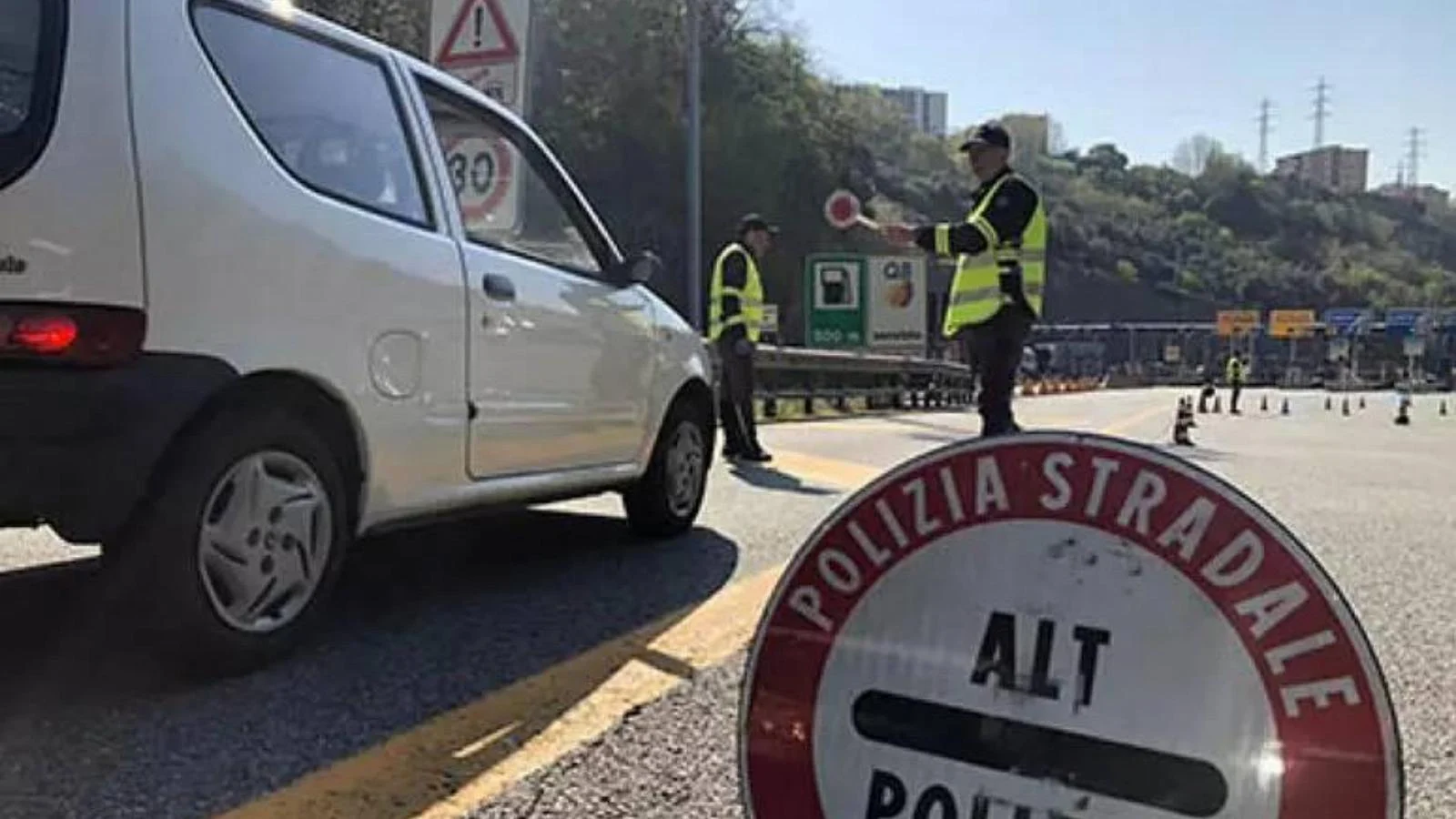 Polícia Rodoviária 2025: 63.537 habilitações retiradas e 735 prisões em toda a Itália