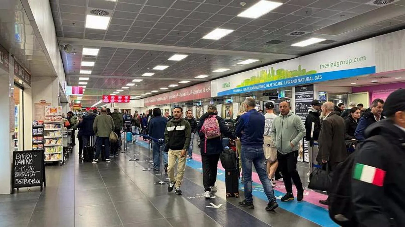 Guasto técnico e neblina em Orio al Serio provocam dezenas de voos cancelados e longos atrasos