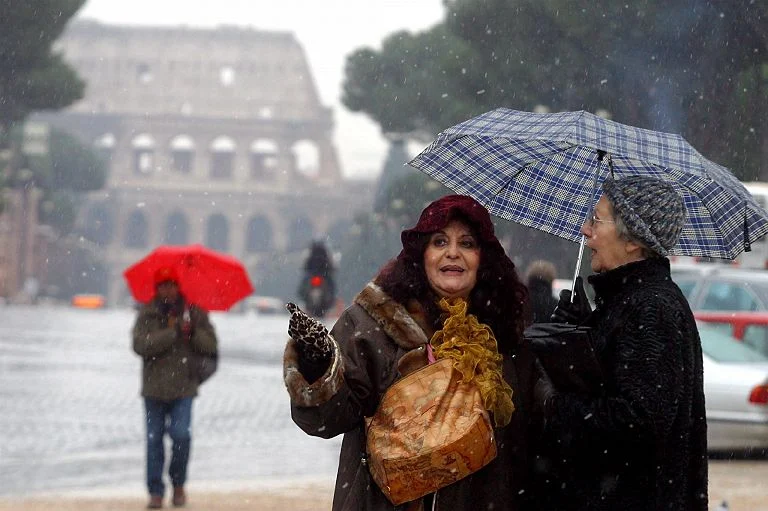 Sferzata di freddo polare, allerta arancione per Lazio e Molise, temporali al Centro-sud e nevicate — rainews.it