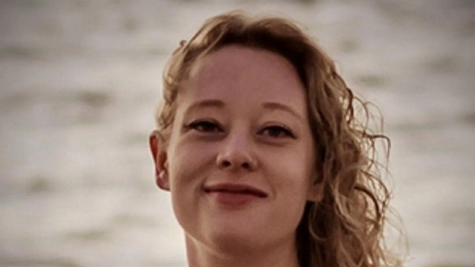 Minneapolis para em vigília por Renee Nicole Good: memória, tensão e um novo ponto de inflexão